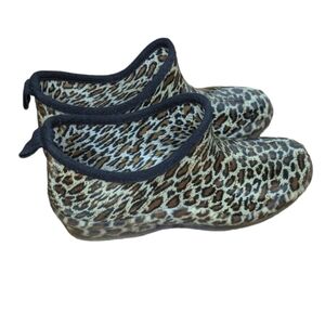 Corky's Stormy Leopard Print Woman's Size 11